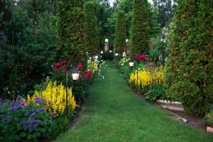 Oświetlenie ogrodowe – jak wybrać te dobrej jakości?